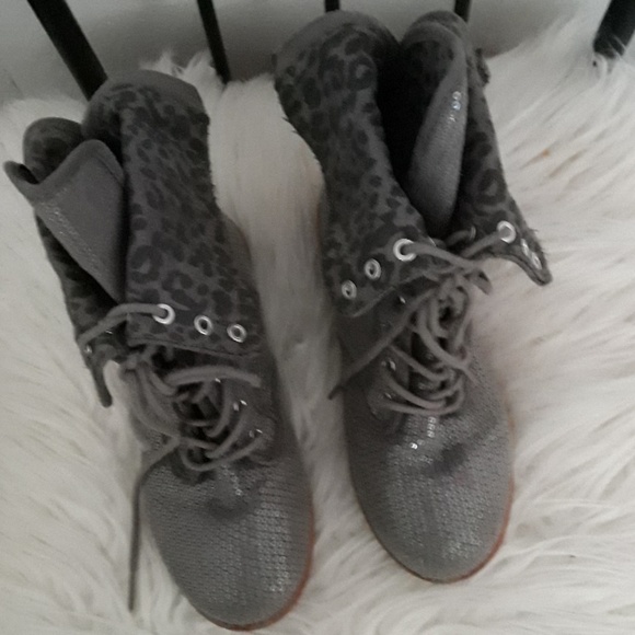 Shoe - Picture 3 of 3